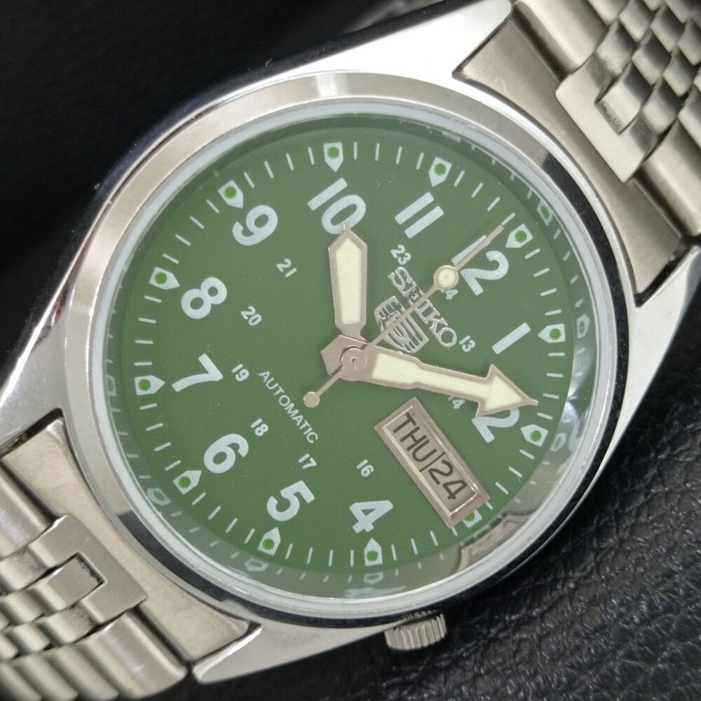 Vintage 1974 Seiko Automatic Mens Silver Watch W/daydate & Green accents